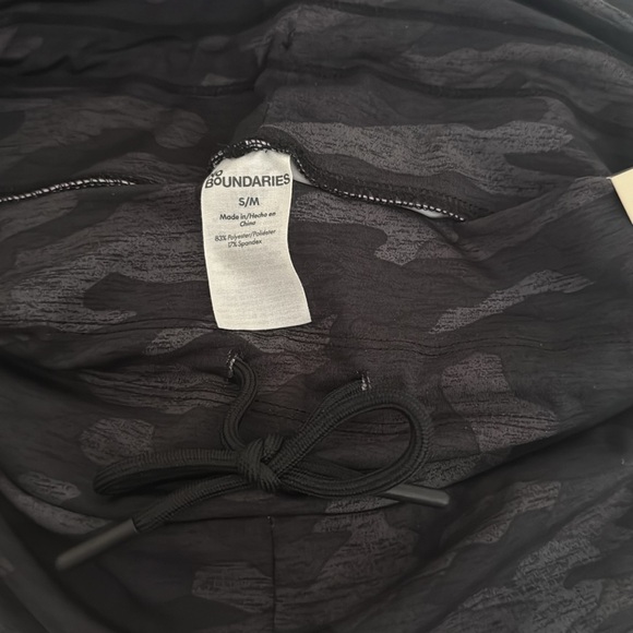 Grey Camo Leggings with Drawstring Tie, 26” Inseam Size S/M NWT - Picture 6 of 7